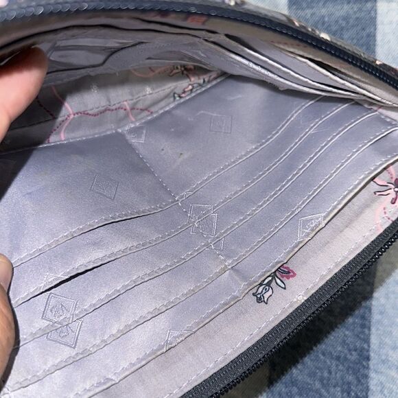 VB Felicity Paisley Gray Pink White Fuchsia Quilted Floral Zip Wristlet Wallet - Picture 12 of 12